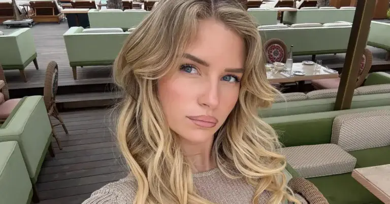 Zus van Kate Moss straalt in doorschijnende outfit: “Schoonheid!” (foto’s)