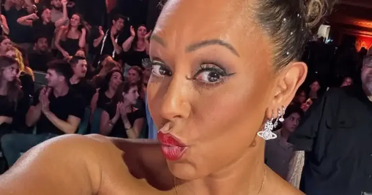 Zangeres Mel B poseert in doorschijnende outfit: “Wow!” (foto)