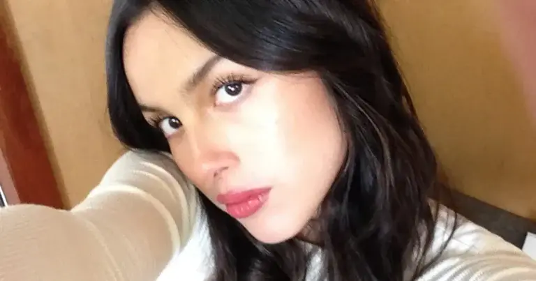 Zangeres Olivia Rodrigo pakt uit met doorzichtige outfit: “Mooi, zoals altijd!” (foto’s)