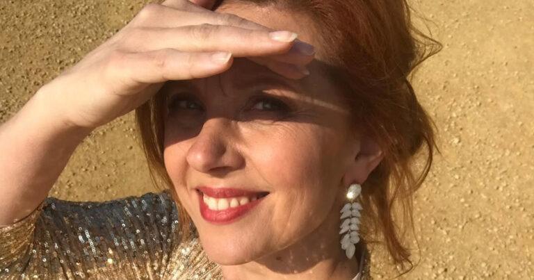 ‘Familie’-actrice Sandrine André verrast met nieuw kapsel: “Staat je heel goed!” (foto)