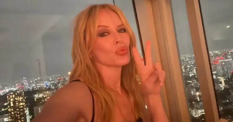 Kylie Minogue verbaast fans met deze nieuwe foto’s: “Adembenemend!”