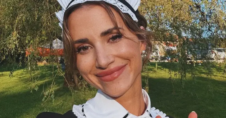 Zwangere Lize Feryn toont babybuikje in bikini: “Mooi!” (foto’s)