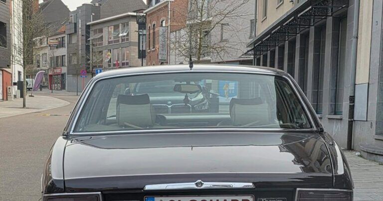 Gepersonaliseerde nummerplaat van Jaguar zorgt voor hilariteit: “Geweldig!” (foto)