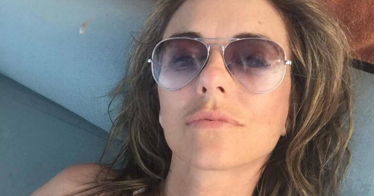 Elizabeth Hurley straalt in haar favoriete bikini: “Perfectie bestaat dus toch!” (foto’s)