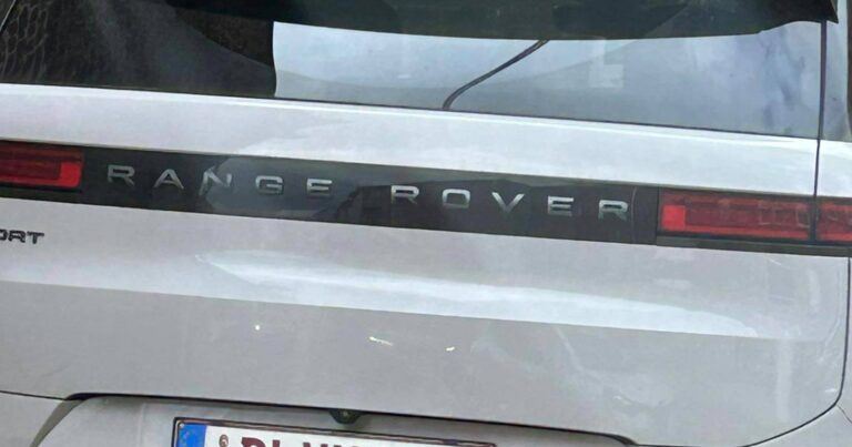 Nummerplaat van Range Rover gaat viraal: “Zeker en vast een Club Brugge-supporter!” (foto)