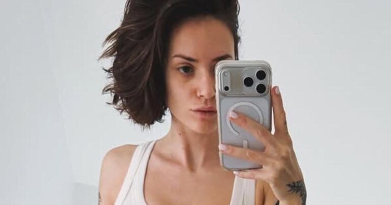 Jitske Van de Veire toont haar ‘strandlijf’ in bikini met uitsnijding: “Prachtvrouw” (foto’s)