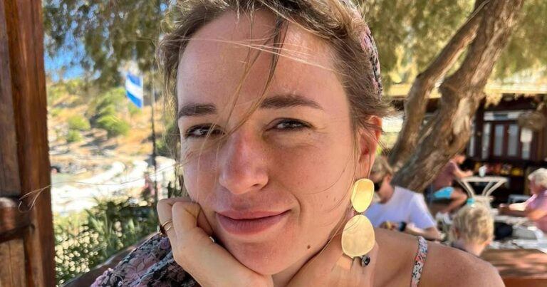 Stephanie Planckaert straalt in zomers kleedje: “Als twee druppels water de mama!” (foto’s)