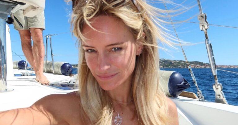 Kiki uit ‘The Real Housewives of Antwerp’ poseert in badpak: “De mooiste en meest naturelle!” (foto’s)