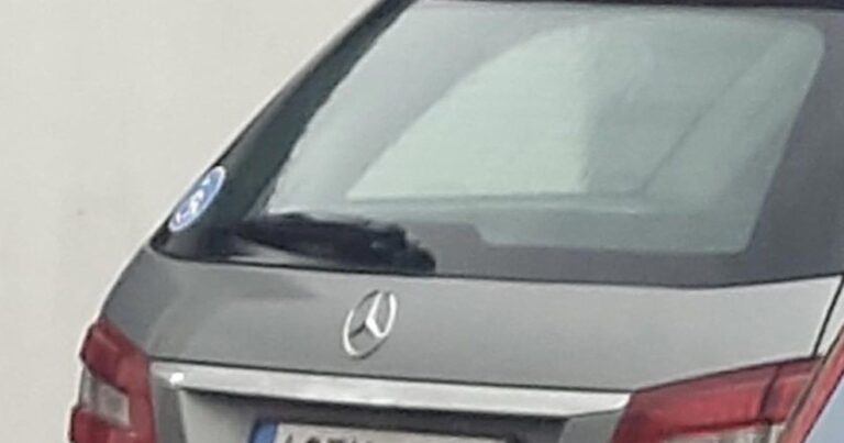 Dit moet toch wel de meest gewaagde nummerplaat op onze wegen zijn? (foto)