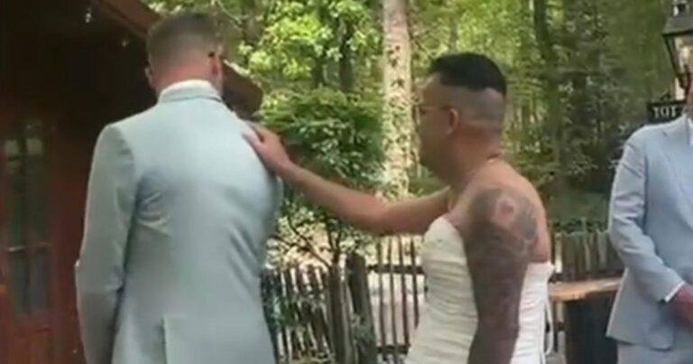 Kerel haalt hilarische grap uit met bruidegom: “Alleen een echte vriend kan dit doen” (video)