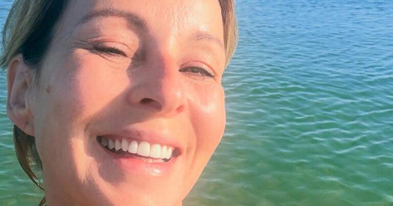 Bieke Ilegems poseert in badpak met uitsnijding: “Natuurlijke schoonheid” (foto)