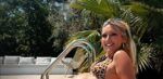 Charlotte Van Looy toont haar groeiende babybuik in zomerse bikinifoto’s