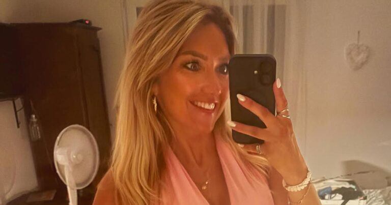 Hoogzwangere Charlotte Van Looy straalt in bikini: “Prachtige vrouw!” (foto’s)