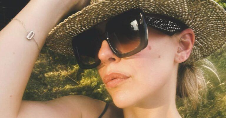 Eline De Munck straalt in zomerse outfit: “Wat een knappe mama!” (foto)
