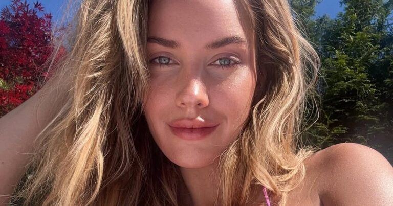 ‘Knapste golfster ter wereld’ daagt Instagram uit met piepkleine bikini: “Je hebt zonet het internet gebroken!” (foto’s)