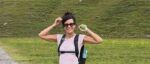 Lily Allen poseert in een zijden bh-top terwijl ze een sigaret rookt tijdens haar Europese reisavonturen (foto’s)