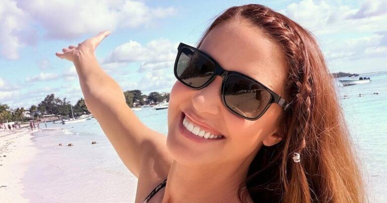 ‘American Pie’-actrice Shannon Elizabeth imponeert in badpak: “Tijdloze schoonheid!” (foto)