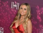 Carmen Electra keert terug naar Playboy in visnetten en leer