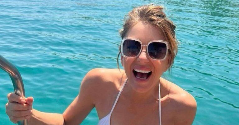 Elizabeth Hurley toont haar perfecte bikinilichaam: “Droomvrouw!” (foto)