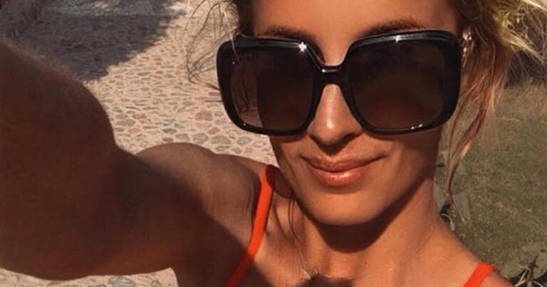 Joke van de Velde waagt zich in bikini aan spelletje petanque: “Nog steeds de mooiste Miss!” (foto)