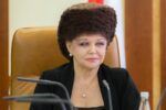 Russische politica valt op met opvallend kapsel en gaat opnieuw viraal (foto)