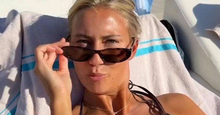 Celine Van Ouytsel deelt hilarisch moment op strand: “Een plezier om met mij te zonnen” (video)