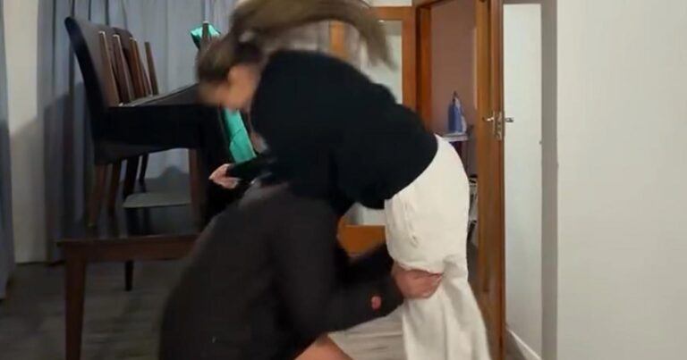 Koppel waagt zich aan iconisch dansje, maar dat gaat pijnlijk mis (video)