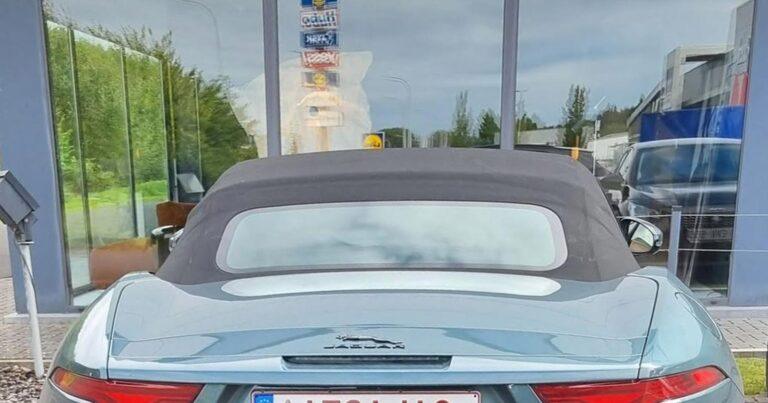 Jaguar zorgt voor hilariteit met gepersonaliseerde nummerplaat: “Zalig!” (foto)