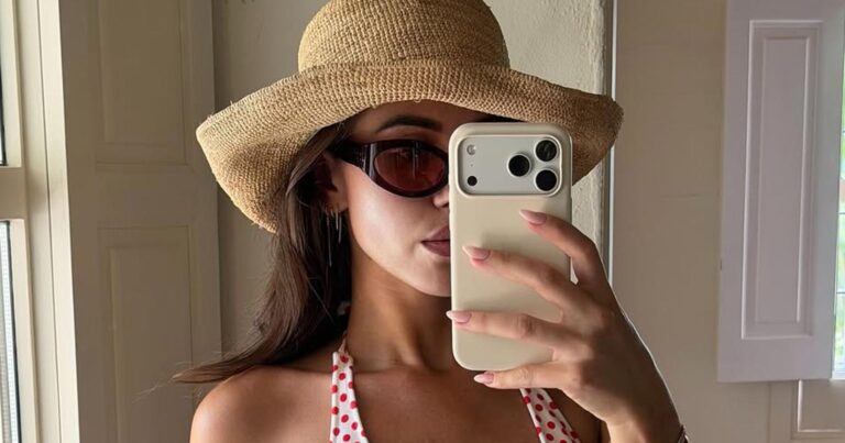 Sarah Puttemans toont haar strakke lichaam in bikini: “Wat een schoonheid!” (foto’s)