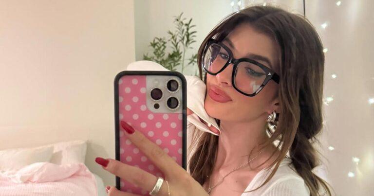 Dochter van Charlie Sheen maakt indruk in roze bikini: “Supermodel!” (foto’s)
