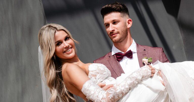 Sien uit ‘Blind Getrouwd’ geniet in bikini van douche: “Schoonheid!” (video)