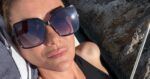 Debby Pfaff straalt in badpak op vakantie: “Prachtige vrouw!” (foto)