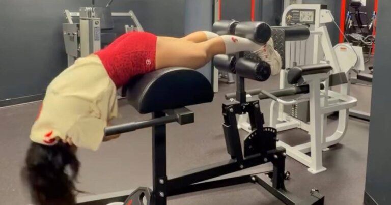 Vrouw zit rustig te fitnessen, tot haar toestel plots DIT doet… (video)