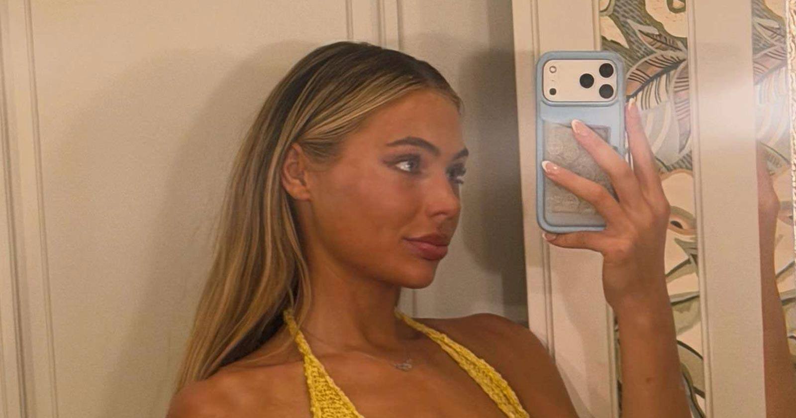 Jutta Leerdam straalt in bikini op het strand: “Je bent echt ongelooflijk mooi!” (foto’s)